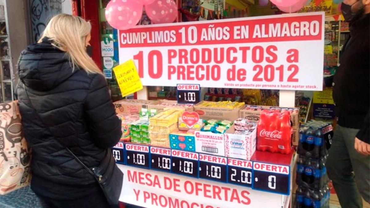 Con motivo de celebrar sus 10 años, un kiosco vendió productos a precios de 2012