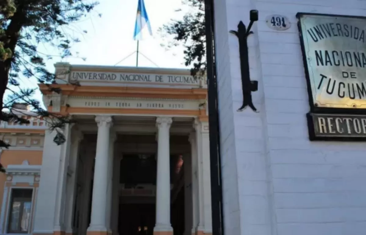 Rectorado de la UNT. 