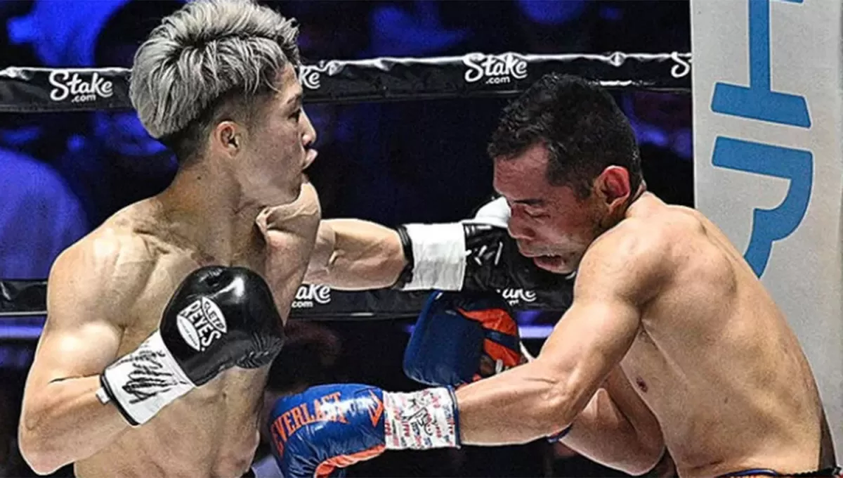 IMPARABLE. Inoue castigó a Donaire desde el primer campanazo y lo tiró en los dos rounds.