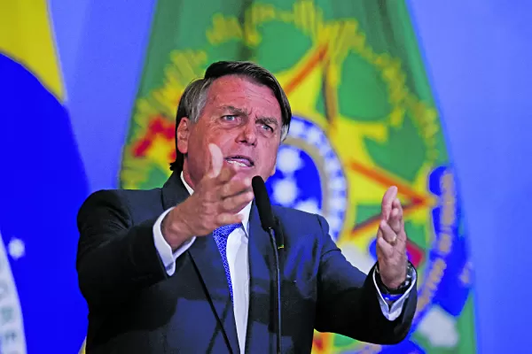 Bolsonaro duda de la legitimidad de Biden
