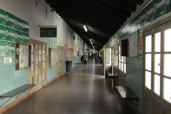 Comenzó el paro de docentes universitarios en todo el país