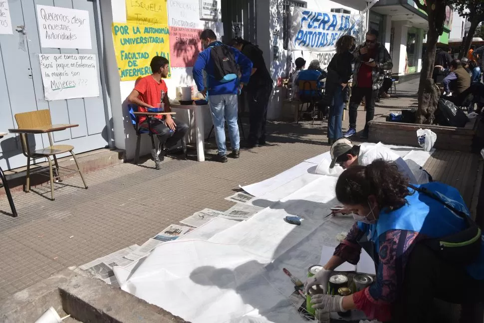 ESCUELA TOMADA. La protesta en Enfermería lleva casi dos semanas. 