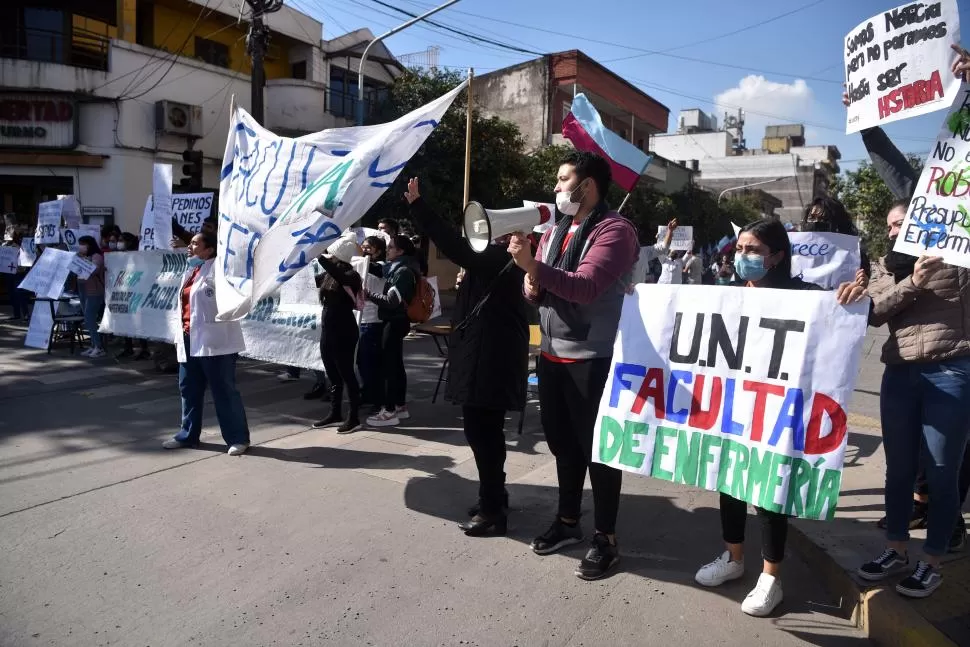 LUCHA. Los alumnos tomaron la escuela durante dos semanas. LA GACETA / FOTO DE INÉS QUINTEROS ORIO