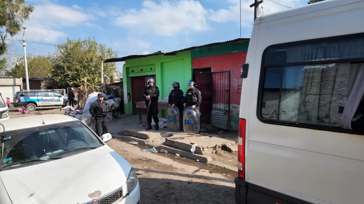 Allanamiento en barrio Toledo. Foto Policía Federal