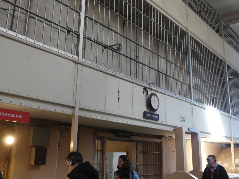 METAFORAS. Las llaves de la libertad, atadas y el tiempo que no para.