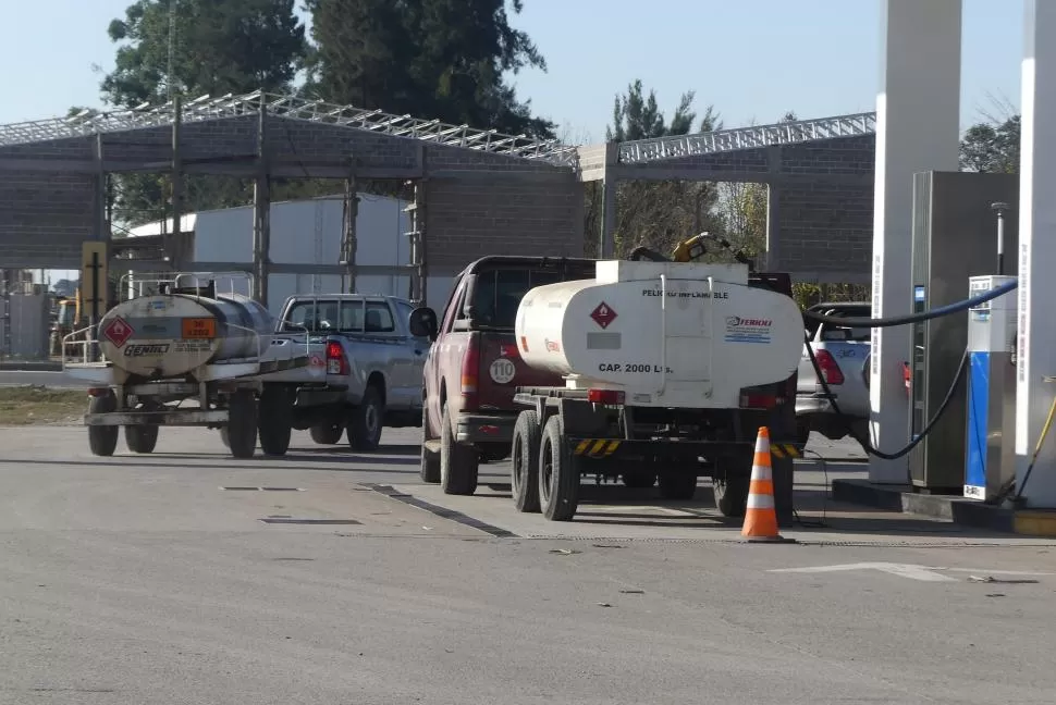 REABASTECIMIENTO. Los productores deben buscar gasoil para los vehículos y para las cosechadoras. 