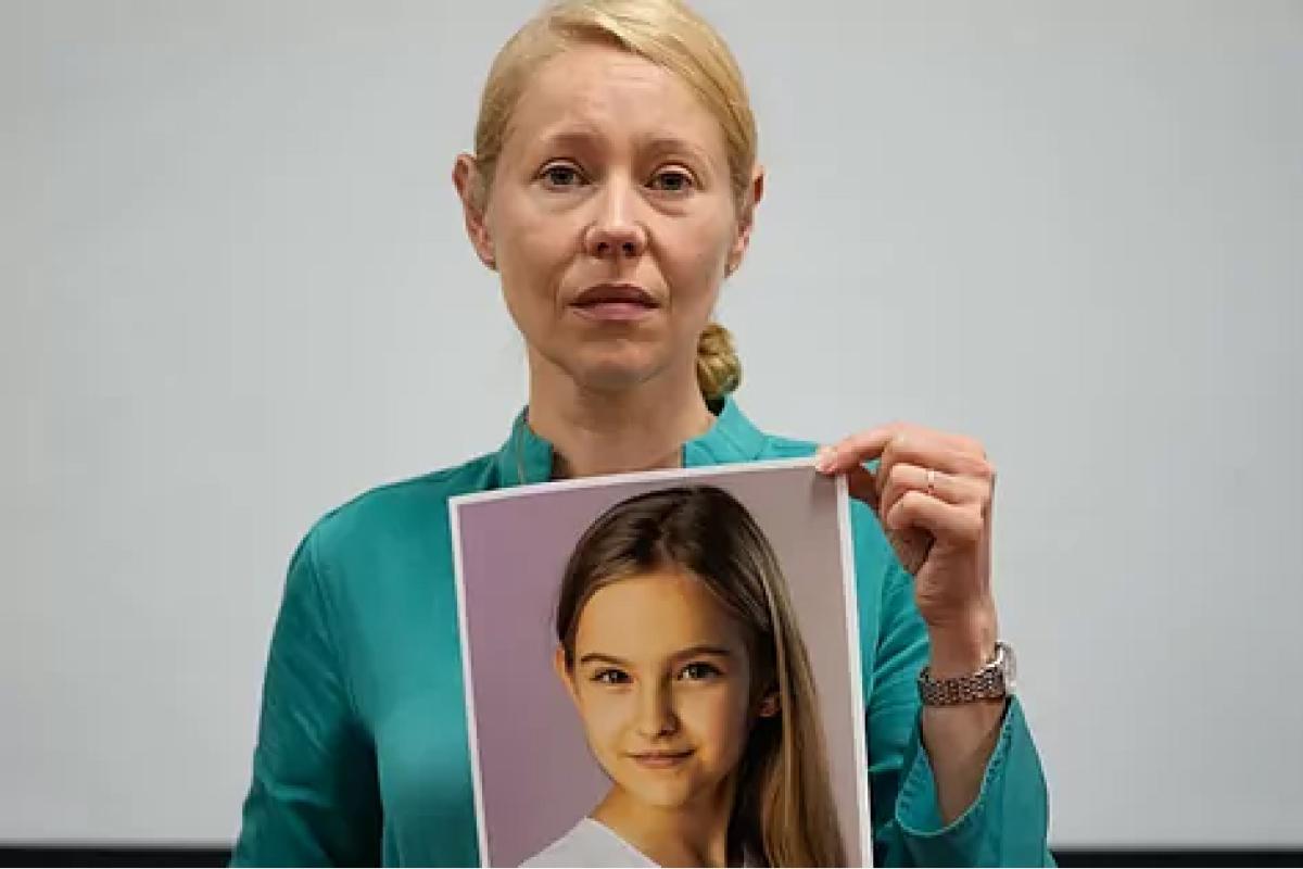 Anne Maja Reiniger, madre de una de las niñas cuando acudió a Paraguay para recuperar a su hija.