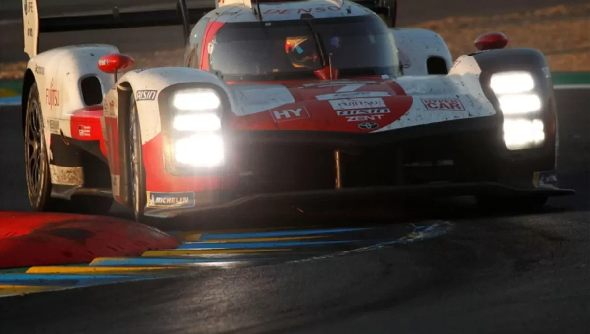 EL VOLANTE. El argentino Pechito López integró el trinomio que se subió al segundo puesto del podio.