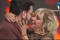 El apasionado beso entre Damián Betular y Georgina Barbarossa que sorprendió a todos en Podemos Hablar