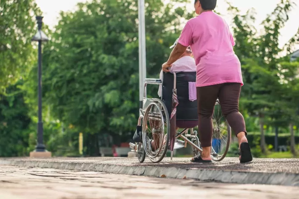 SOBRECARGA. El trabajo de cuidados está invisibilizado y no es pagado.  