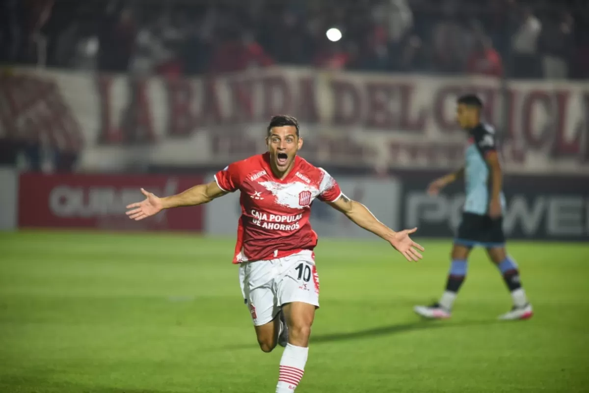 FIGURA. Juan Imbert volvió a la titularidad y anotó el primer gol del partido.