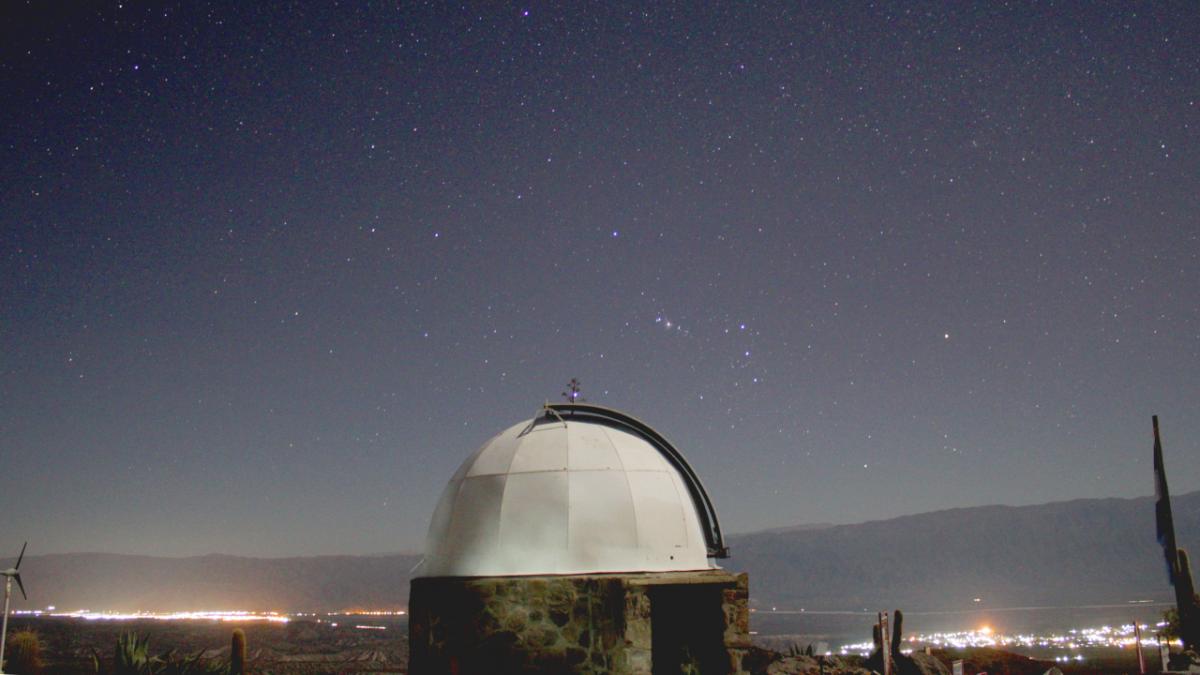 Desde la estación astronómica se observa el extenso valle de Santa María