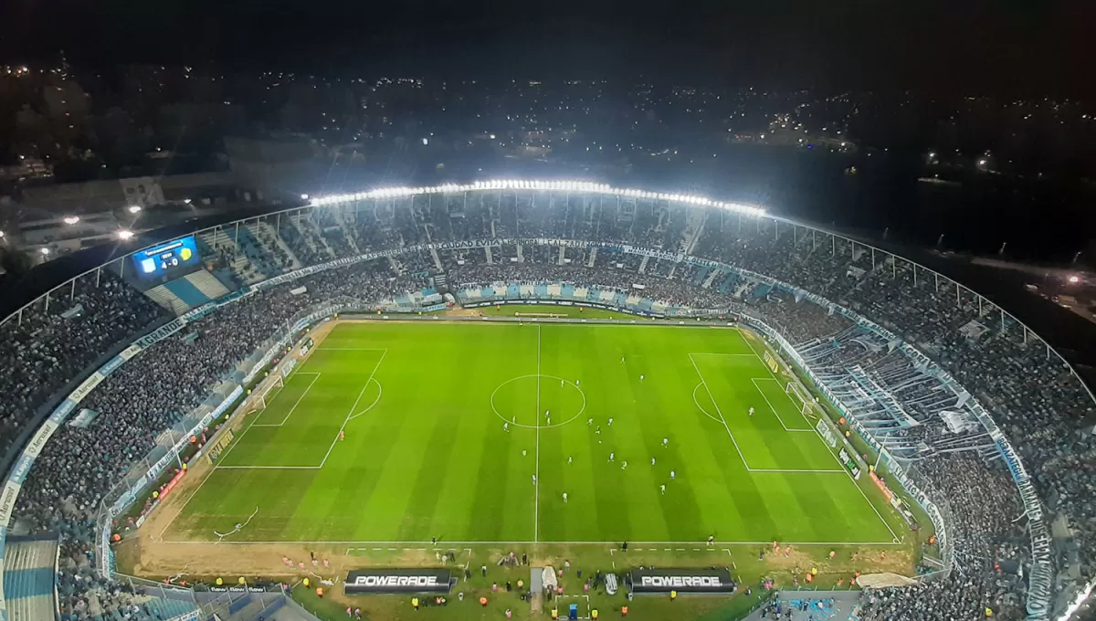 EN CASA. Racing recibirá a Vélez con la obligación de ganar para escalar en la tabla.