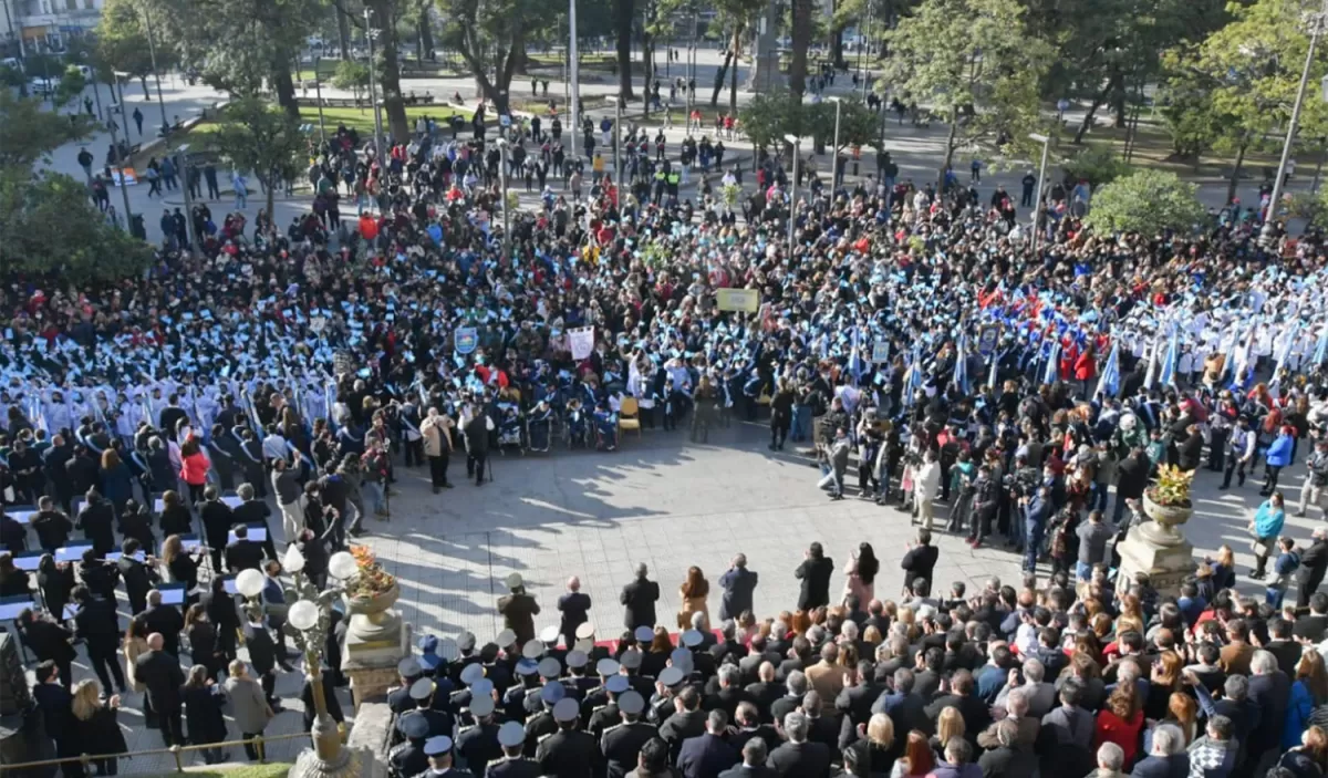 “Aurora”, la promesa a la bandera y el falso patriotismo