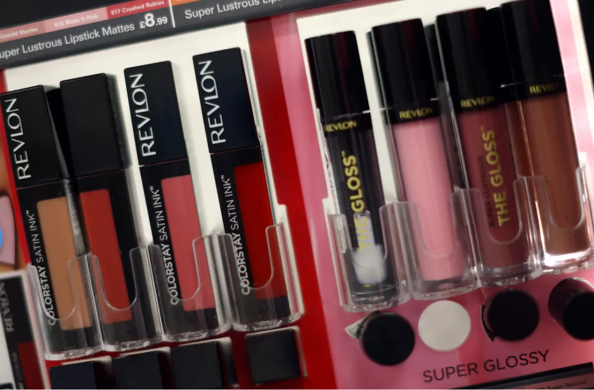 La firma de cosméticos Revlon se declaró en quiebra