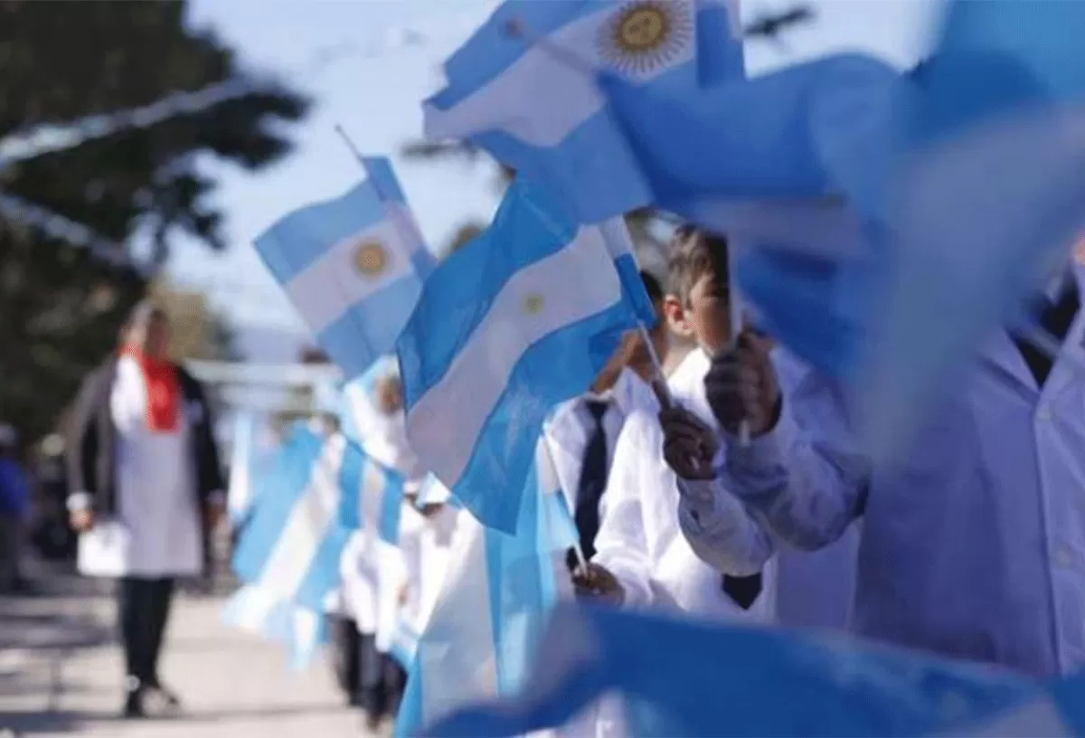 Así serán los actos por el Día de la Bandera en la plaza Independencia