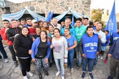 Jaldo recorrió barrios y dijo que en momentos difíciles, hay que estar a la par de la gente