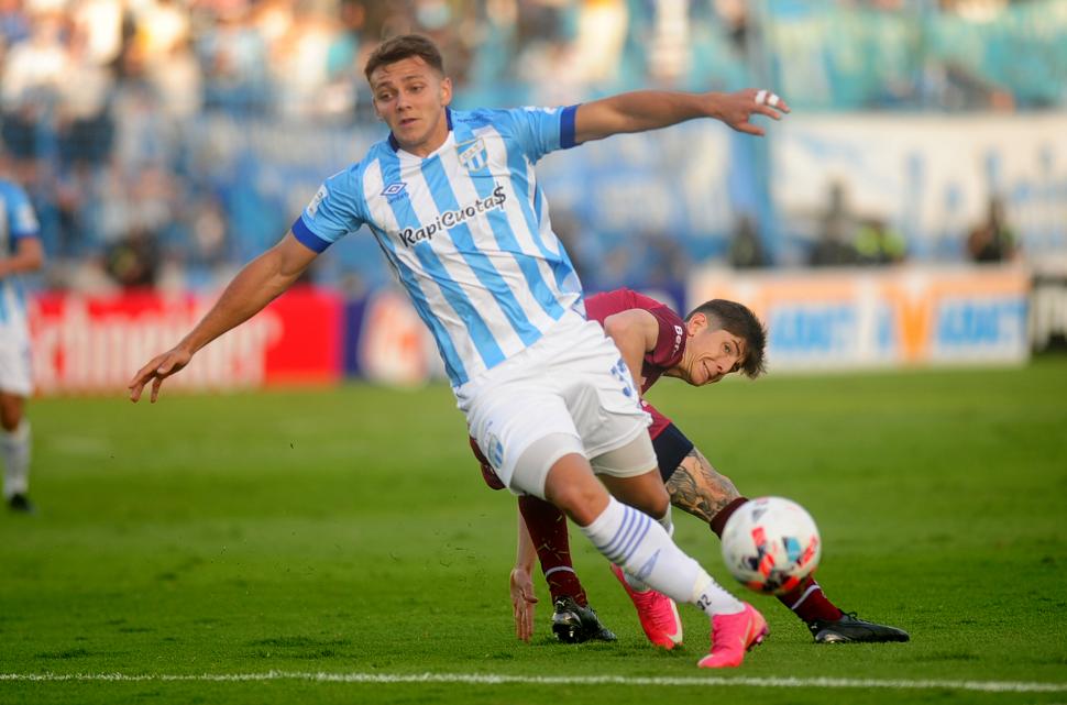 POTENCIA. Puch dejó desparramado a Belmonte; el “32” entró enchufado al juego.