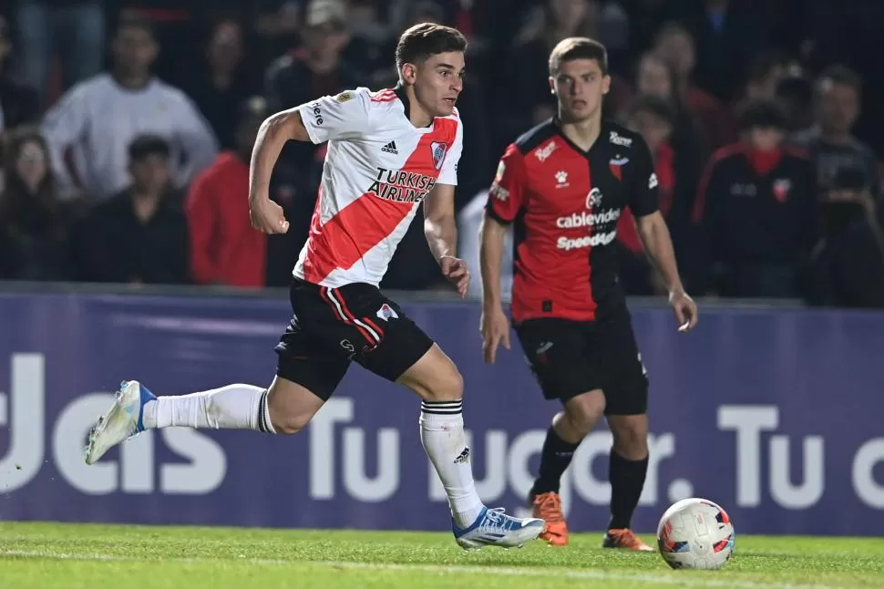 CON LA PÓLVORA MOJADA. Julián Álvarez desaprovechó una clara chance de gol. 