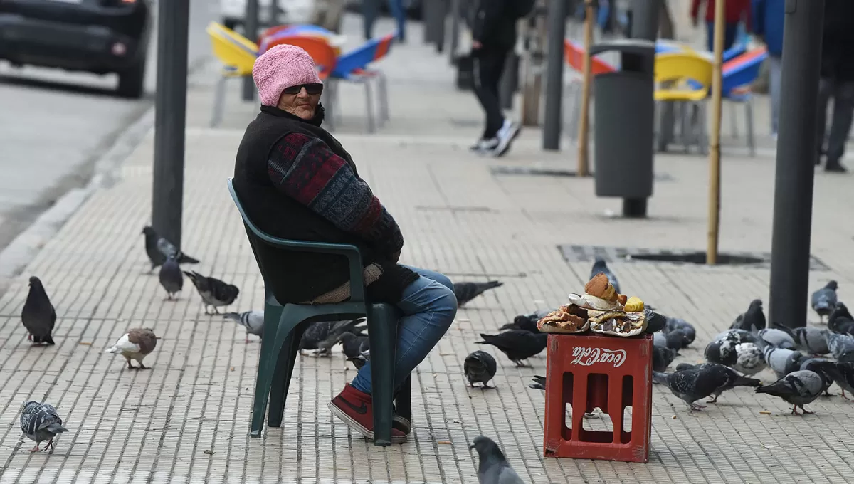 ABRIGO. Las mañanas seguirán frías y las tardes templadas según el pronóstico.