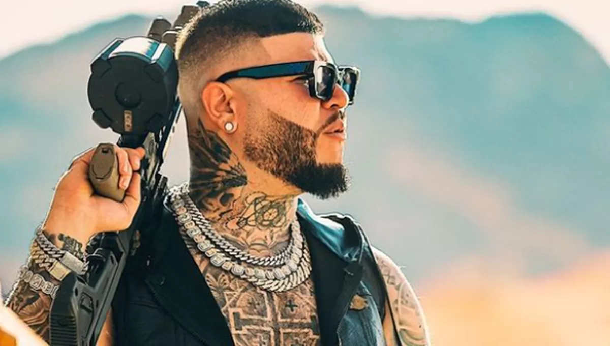 FARRUKO posa con armas: otro momento de su vida, ya en el pasado. 