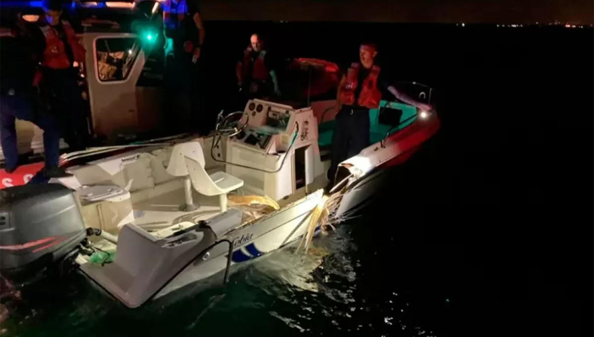 RESCATE. Al menos una decena de personas debieron ser recogidas desde las aguas en las costas de Florida.