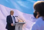El Presidente encabeza el acto de promesa de lealtad a la bandera con más de 2.000 estudiantes
