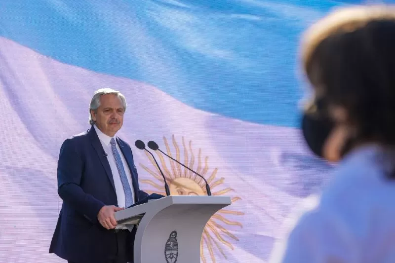 Alberto Fernández y el día de la Bandera. 