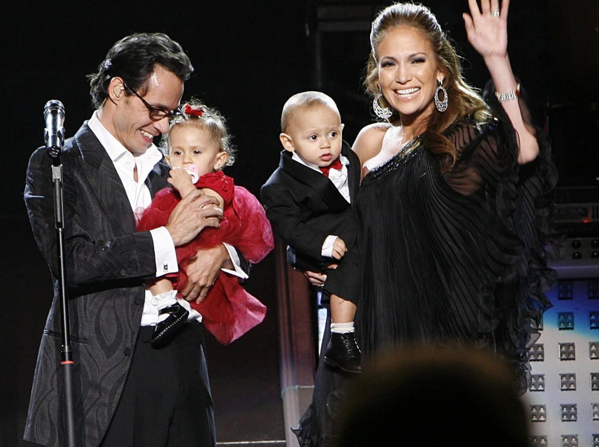 JLO y Marc Anthony junto a sus hijos 