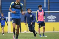 Tevez dirigió la primera práctica como DT de Rosario Central