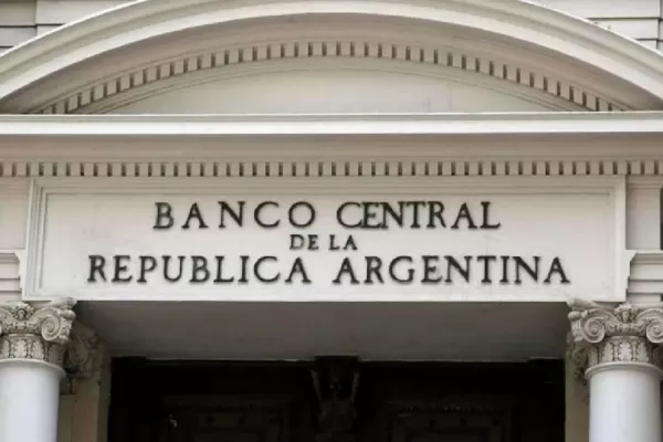 El BCRA no logra frenar la sangría de reservas: vendió U$S 95 millones en el mercado