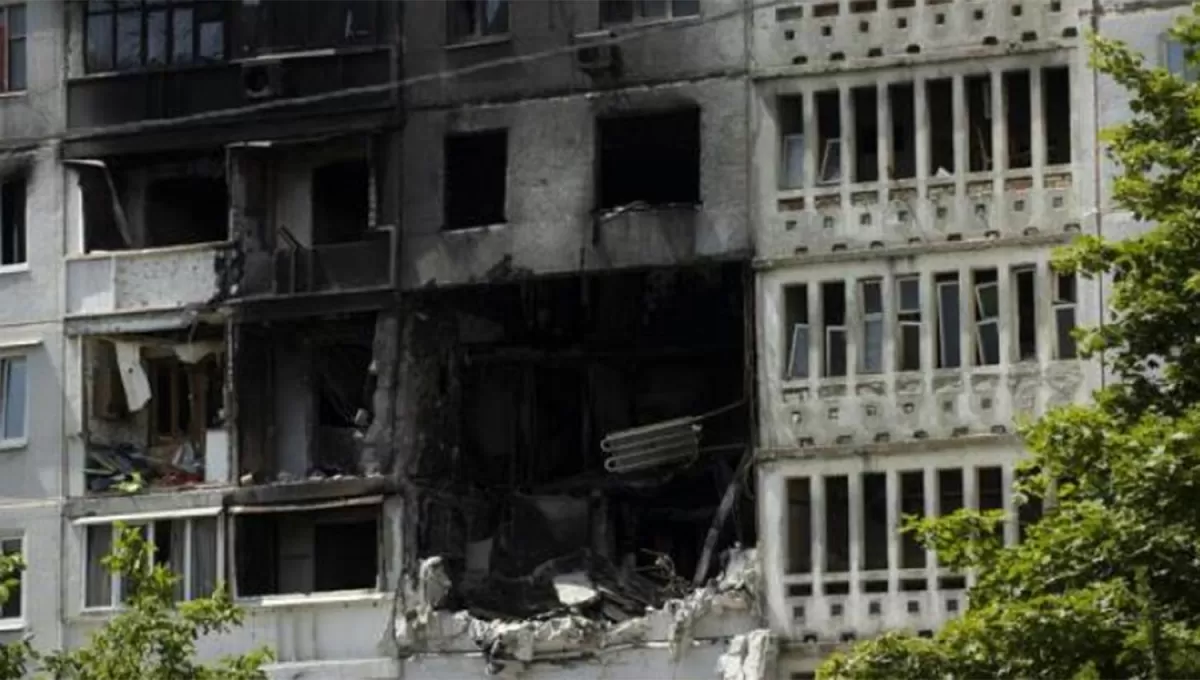 ATAQUES. La zona residencial de Járkov continúa siendo atacada por el ejército ruso.