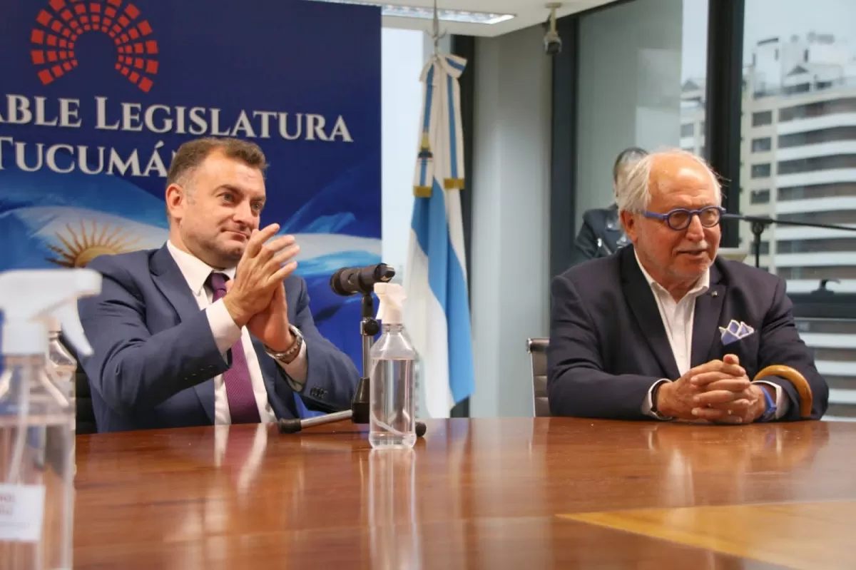 EN LA LEGISLATURA. El diplomático brindó una conferencia sobre política exterior.