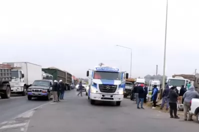 Advierten que el paro de transporte seguirá por tiempo indeterminado