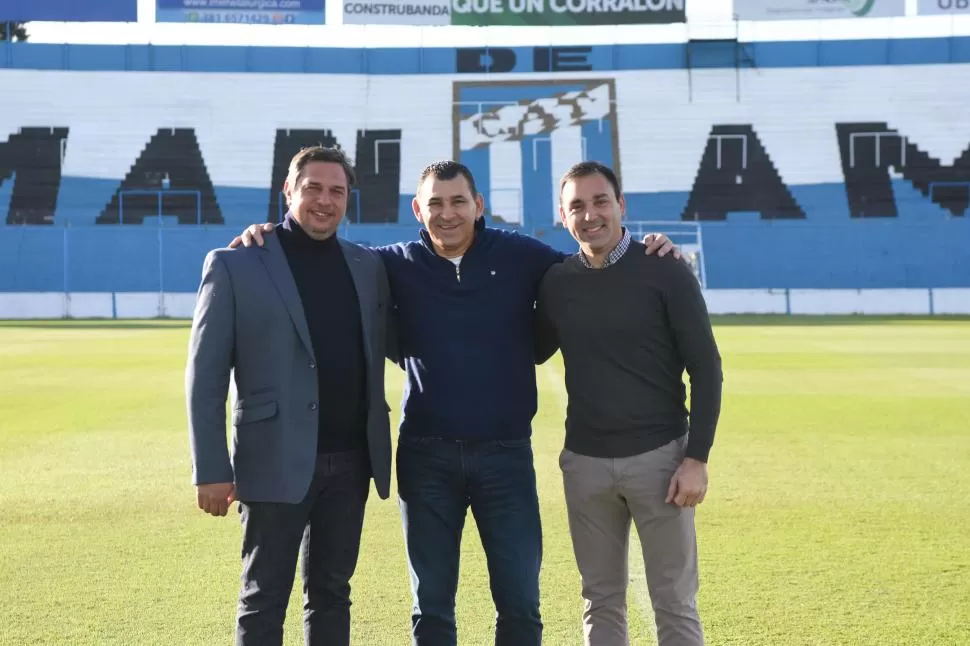 ATLÉTICO DE AMÉRICA. Alperovich, Leito y Carrillo posaron para la producción fotográfica de LG Deportiva, Ignacio Golobisky no estuvo presente ya que acompañó a la delegación que enfrentó a Huracán.  