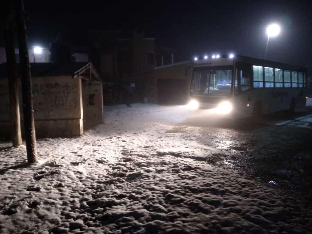 La nieve llegó a Tafí del Valle durante la madrugada, mientras sigue bajando la temperatura en Tucumán