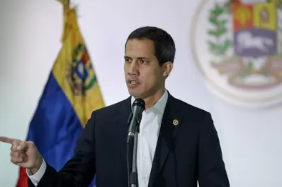 Guaidó acusó a Maduro de tener vínculos terroristas y usar aviones iraníes para lavar dinero