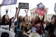 La Corte Suprema de Estados Unidos anuló un fallo histórico sobre el derecho al aborto
