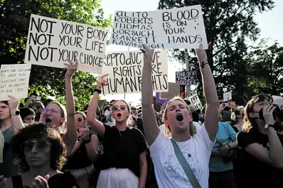 La Corte Suprema de Estados Unidos revocó la protección constitucional al derecho al aborto