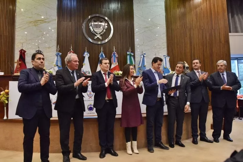 EN SANTIAGO DEL ESTERO. Sergio Mansilla representó a Tucumán en la reunión del Parlamento del NOA, que incorporará a las provincias del NEA. Foto Prensa HLT