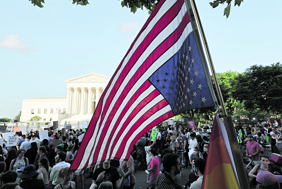La Corte Suprema de Estados Unidos revocó la protección constitucional al derecho al aborto