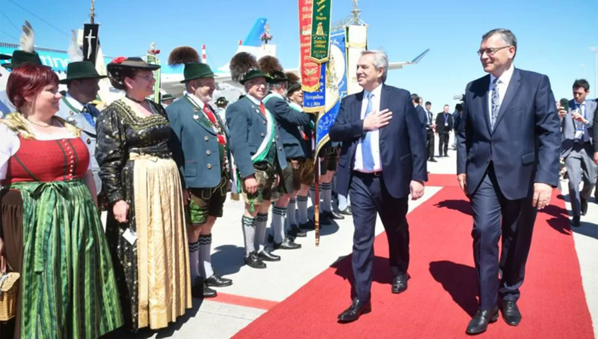 BIENVENIDA. El presidente argentino, Alberto Fernández, fue recibido durante la siesta alemana.