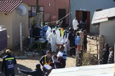 Misterio en Sudáfrica: murieron al menos 21 jóvenes en una taberna