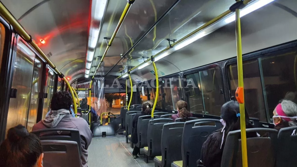 SIN CAMBIOS. Los colectivos circularán hoy en su horario habitual.