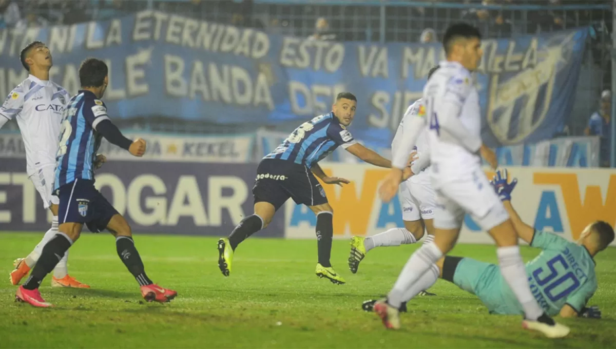 GOLEADOR. Carrera lleva anotados tres goles en los dos últimos partidos jugados por Atlético en el Monumental.