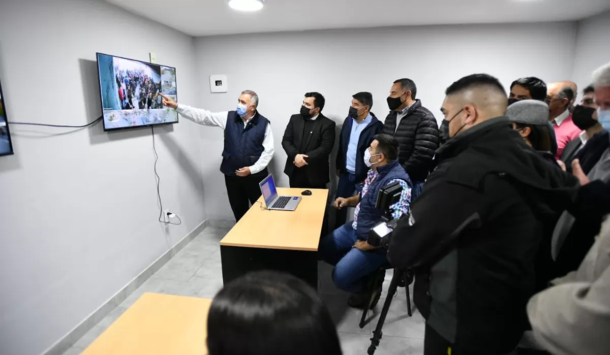 RECORRIDAS. Jaldo inauguró un centro de monitoreo en La Trinidad.