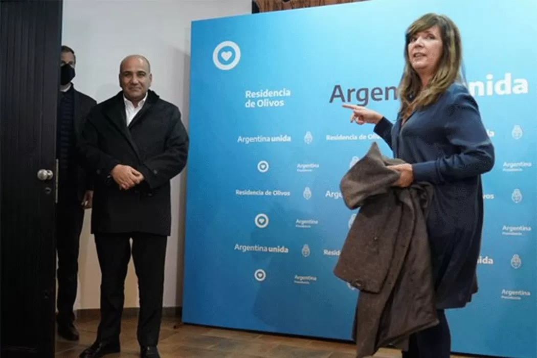 EN OLIVOS. Manzur y la vocera presidencial, Gabriela Cerrutti.