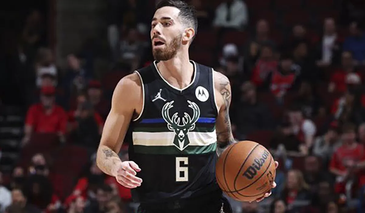 EN LA NBA. Luca Vildoza quedó fuera de los Milwaukee Bucks.