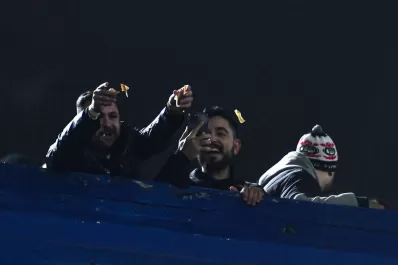 Hinchas de Corinthians rompieron billetes de $1000 en La Bombonera