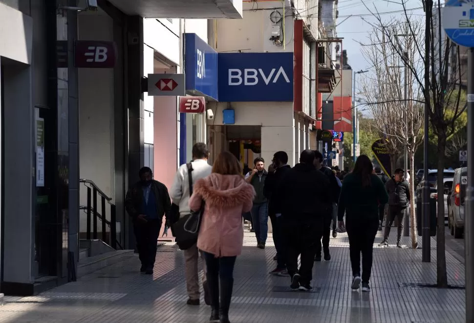 LA CITY BANCARIA TUCUMANA. El dólar blue trepó ayer a 280 pesos.  